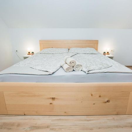 Apartma Pri Bostjanu Škofja Loka Exterior foto